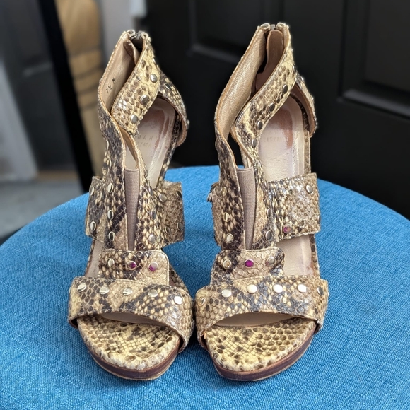 Stuart Weitzman Women's Airforce Snakeskin Heels size 7 1/5 - Picture 5 of 10